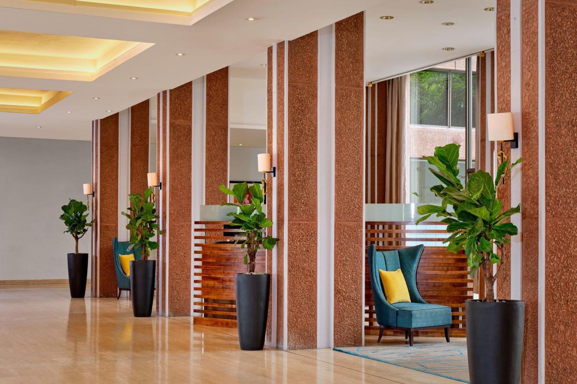 Sheraton Skyline Hotel London Heathrow Hillingdon Exterior photo