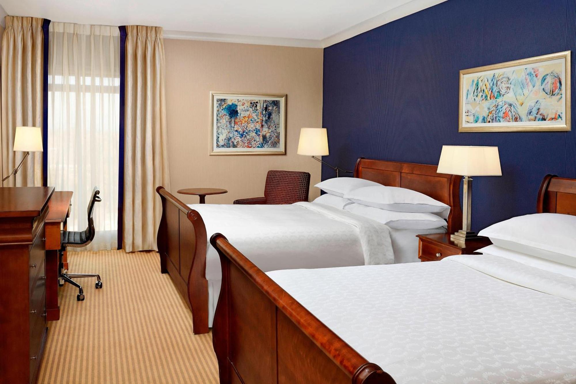 Sheraton Skyline Hotel London Heathrow Hillingdon Exterior photo