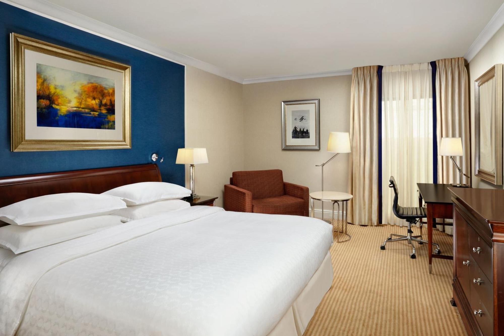 Sheraton Skyline Hotel London Heathrow Hillingdon Exterior photo
