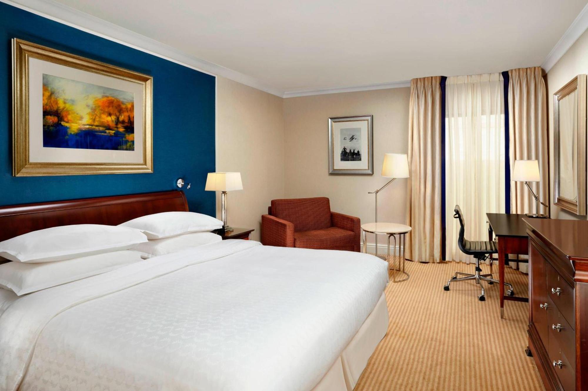 Sheraton Skyline Hotel London Heathrow Hillingdon Exterior photo